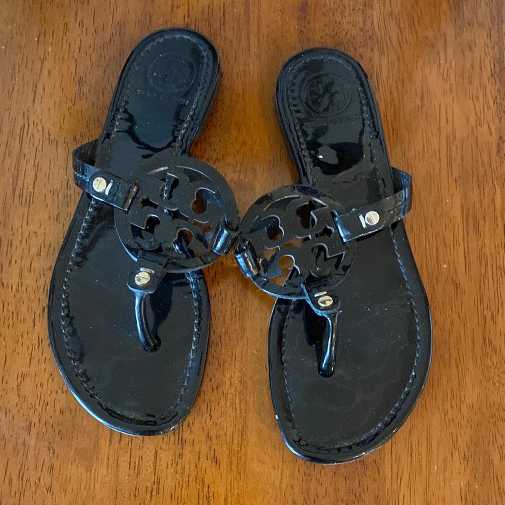 Tory Burch patent leather flat sandals size 8.5